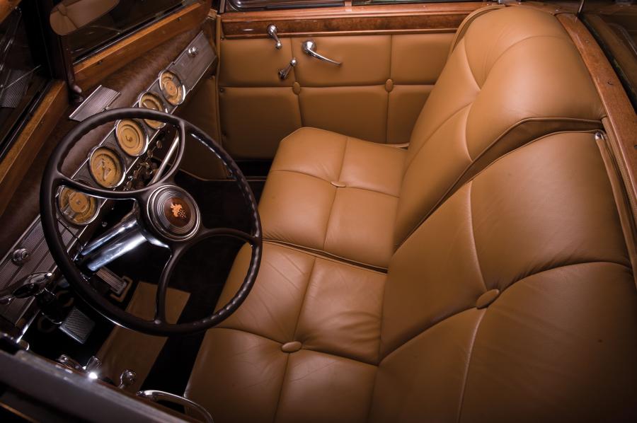 Интерьер Packard Twelve Armored Convertible Sedan by Dietrich 1939 года  (фото 7 из 7)